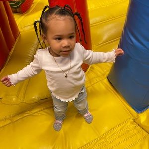 Meet your Posher, Kendra